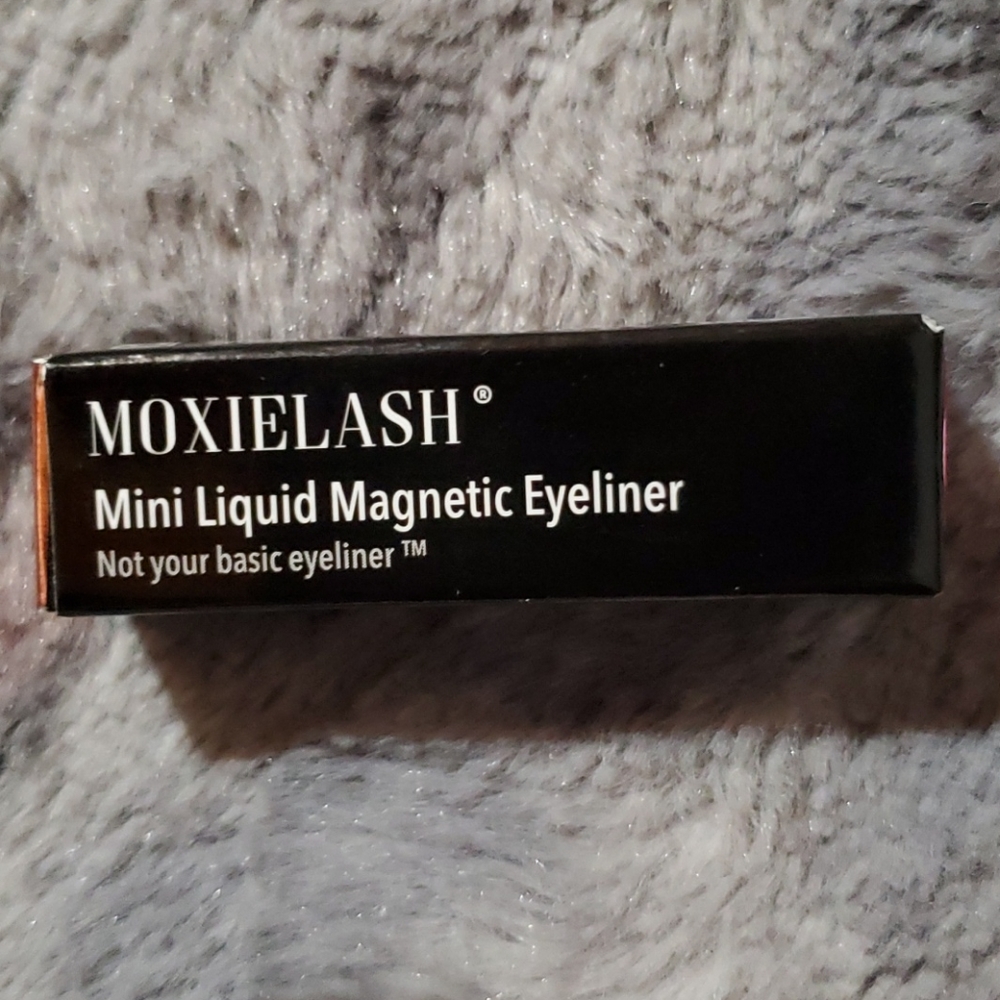 MoxieLash colored mini magnetic eyeliner